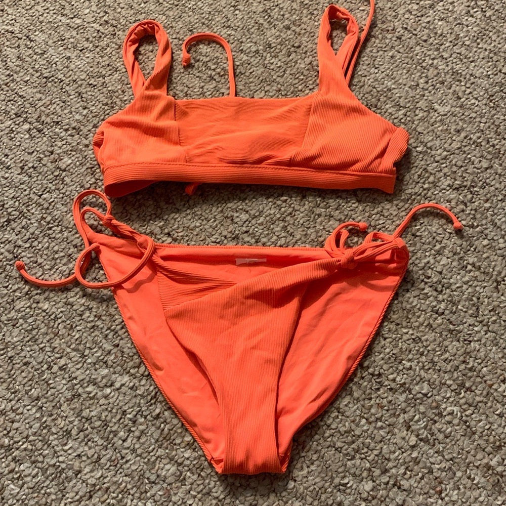 Women’s bathing suit